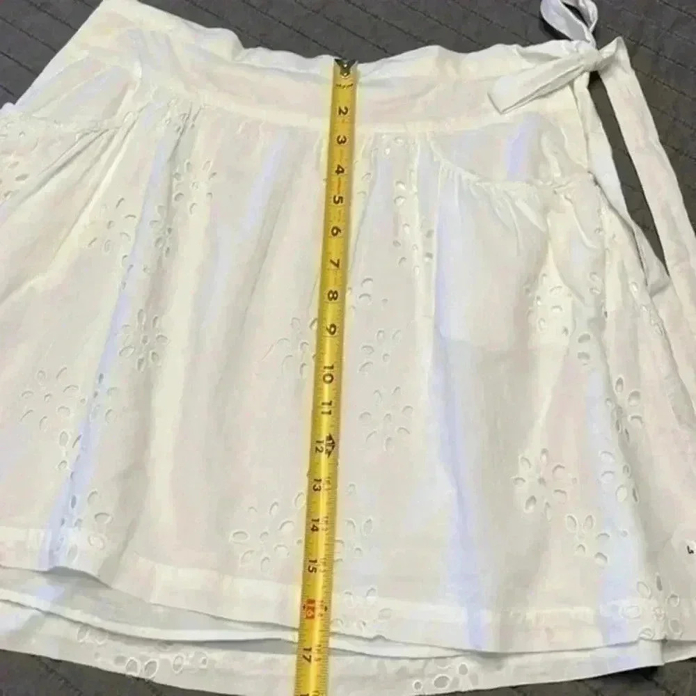 American Eagle White Eyelet Skirt Size 4 Never Worn